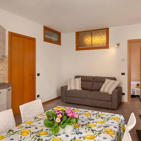 Apartament Aurorachiara 60 *